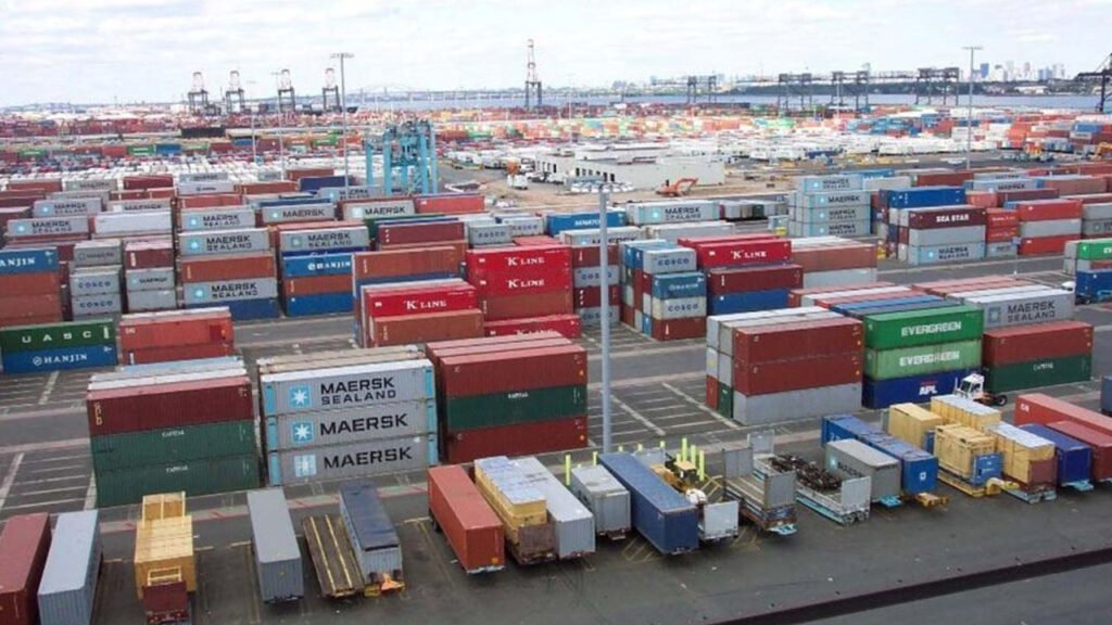 FG raises exchange rate for cargo clearance to N1,356/$