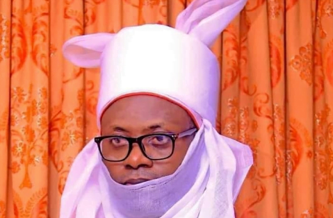 Governor Yahaya Bello presents staff of office to new Ohinoyi of Ebiraland in Kogi